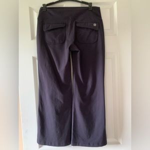 Black Athleta cropped yoga pants size MT